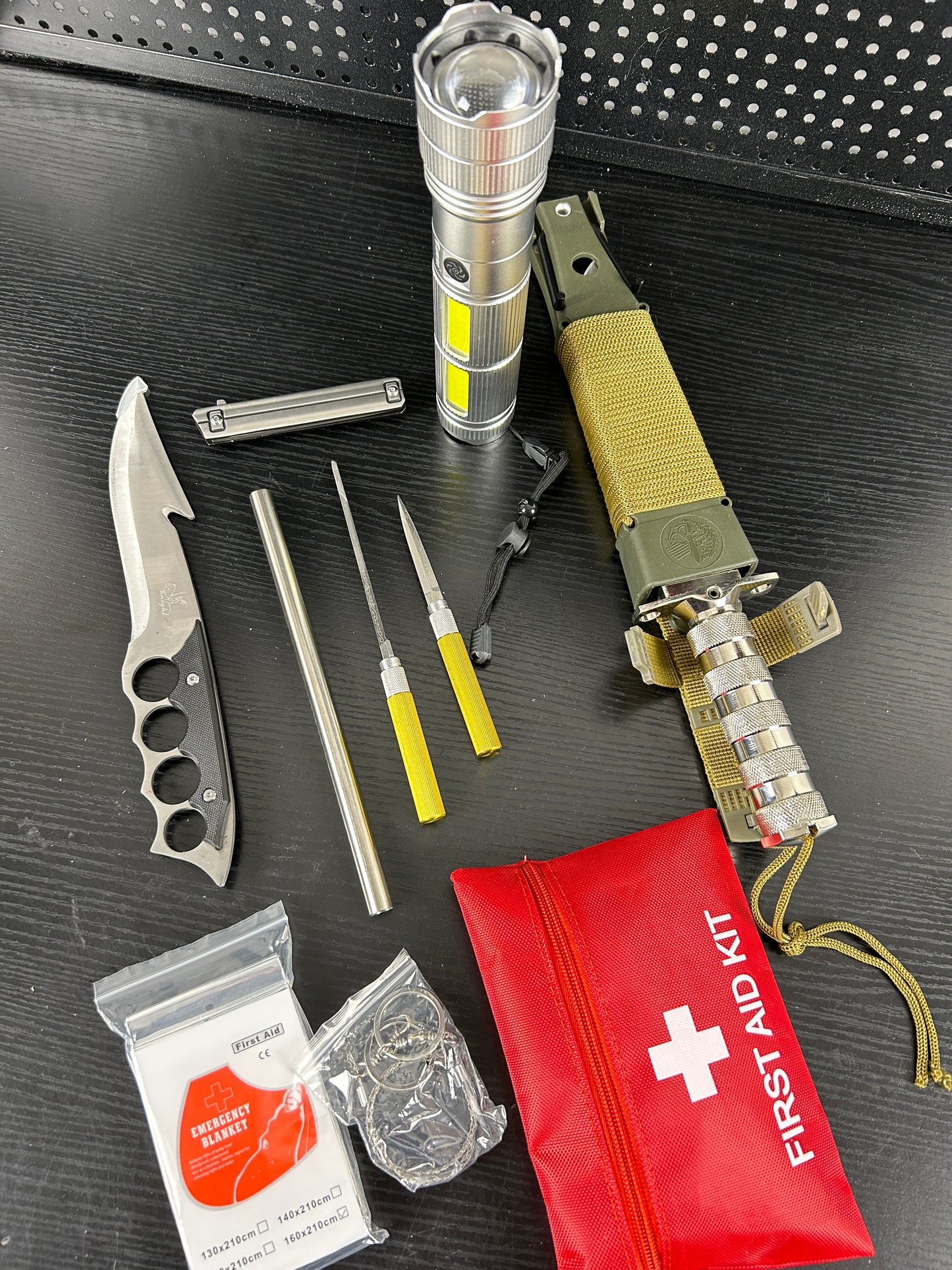 Mystery Survival Hunting/Army Knife Pack,At least one big knife