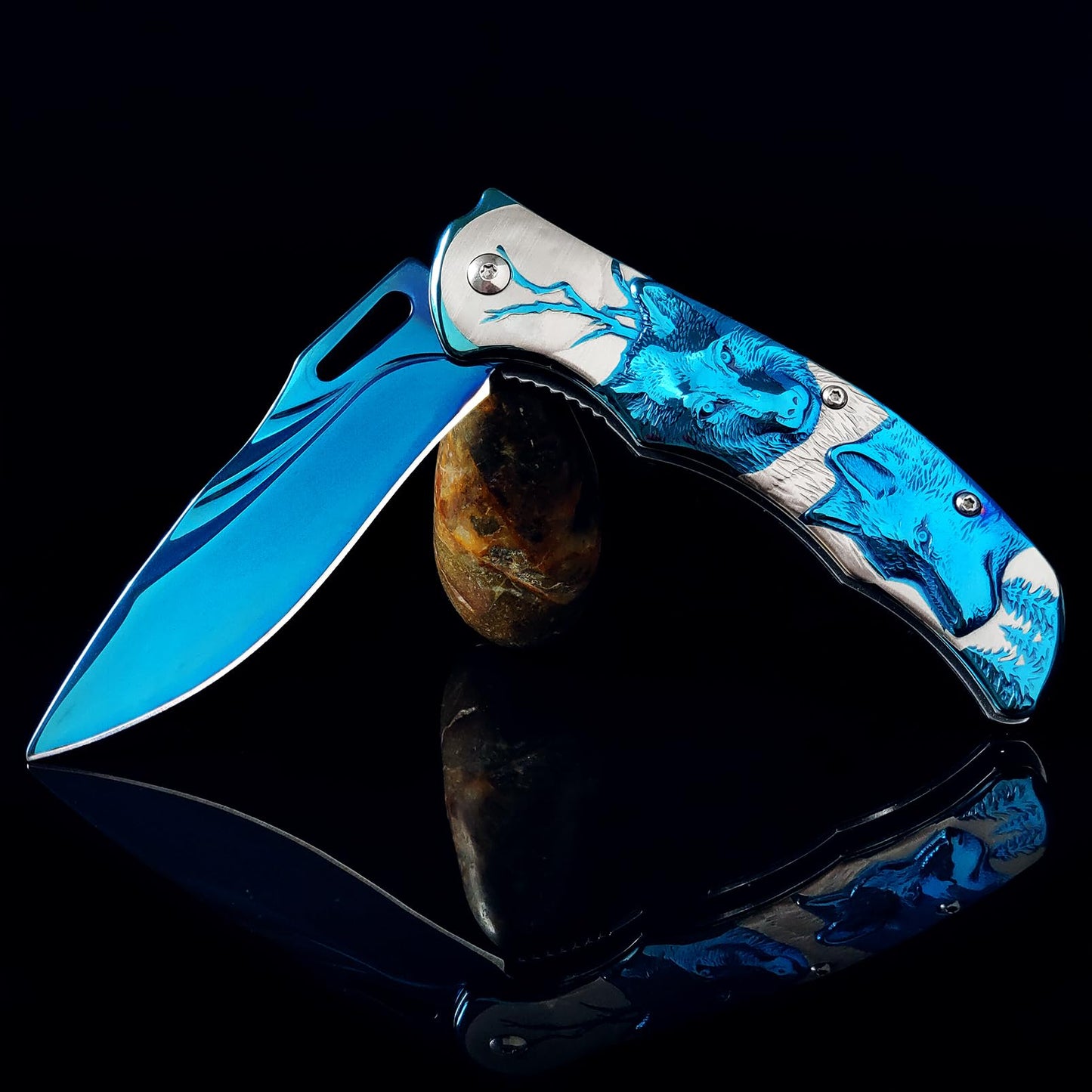 One 3D WOLF Folding Knife+One Wolf Howling Key Chain