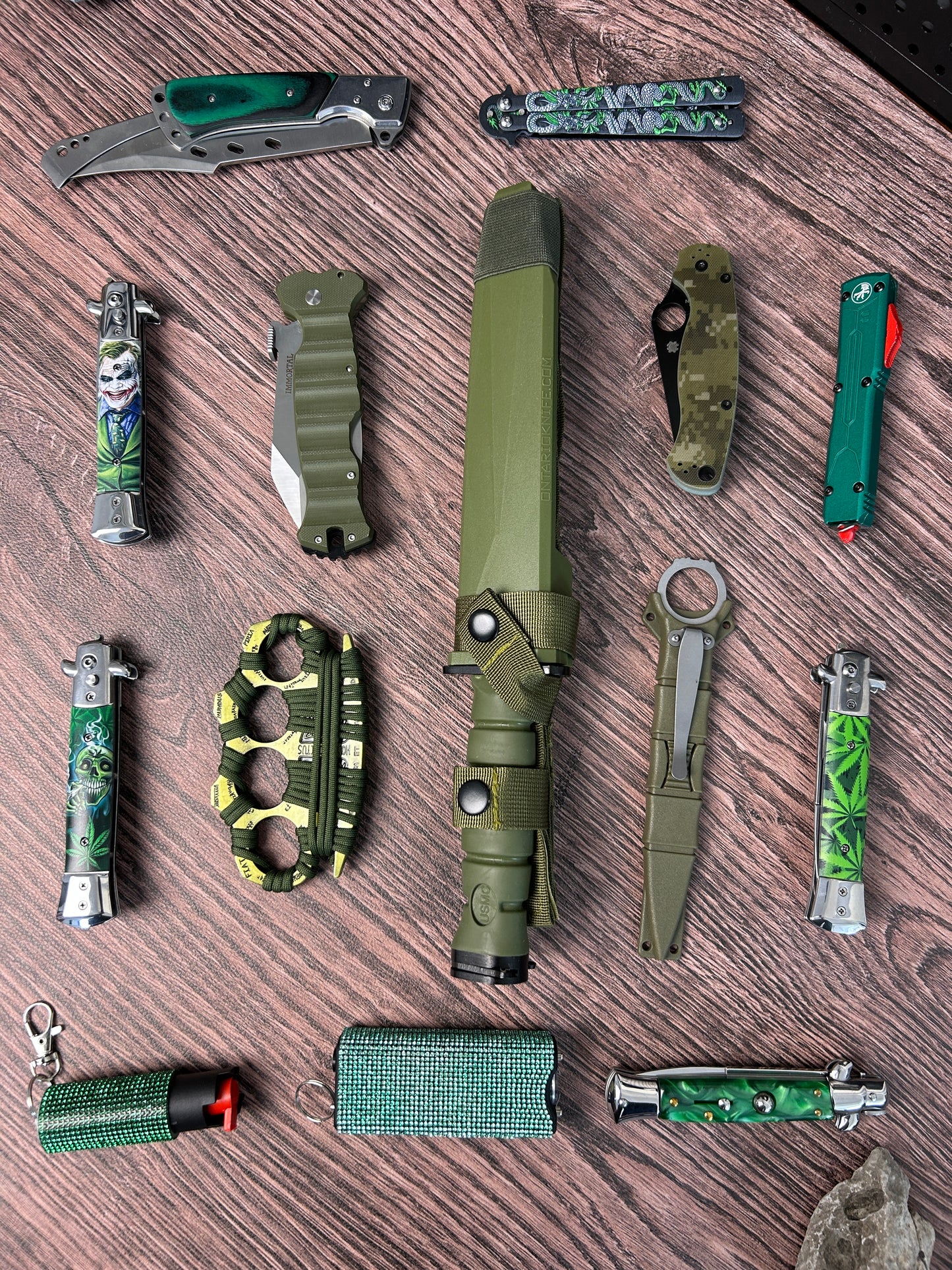 Mystery Green Set Knife Box