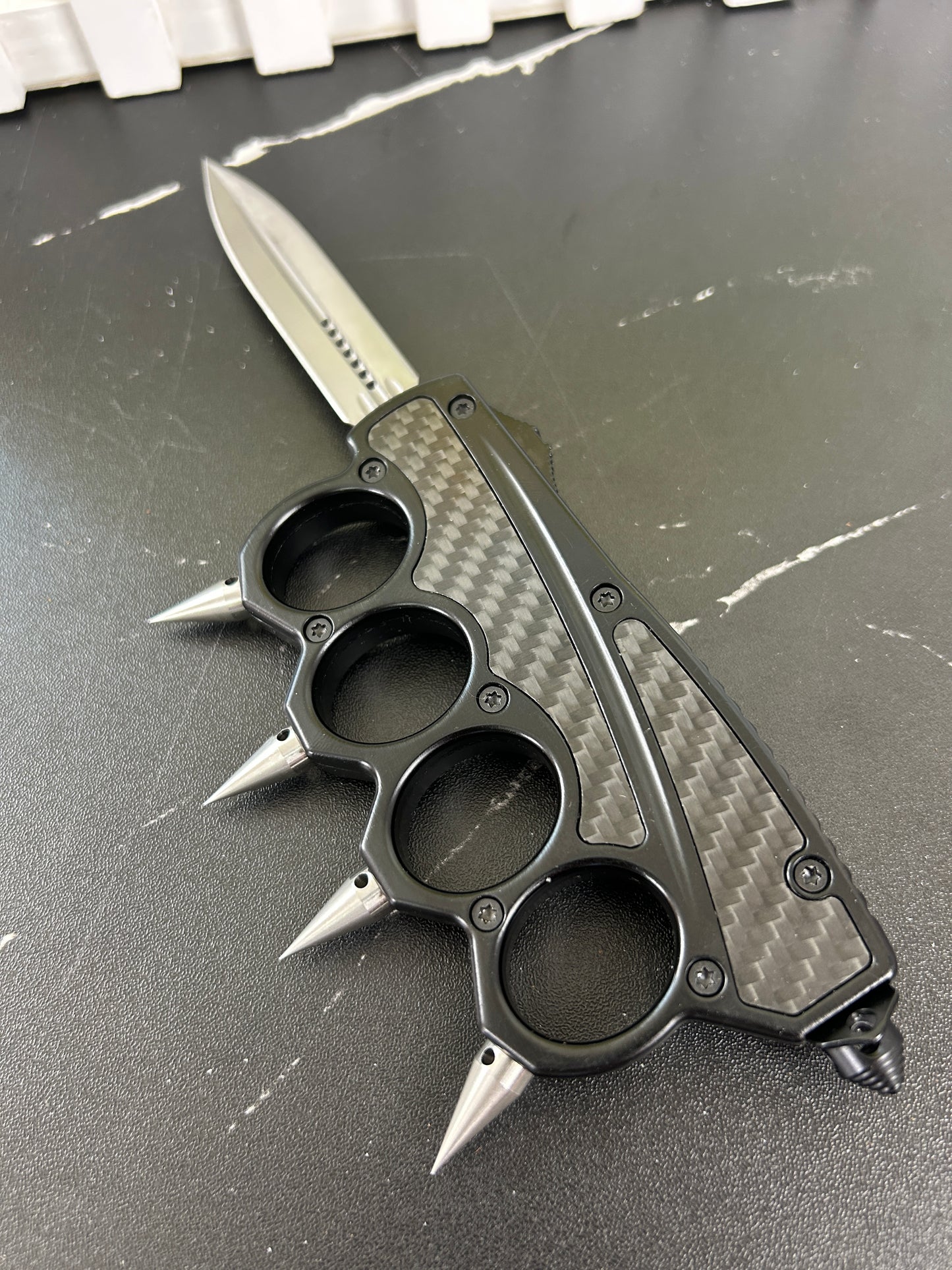 With Arrow Head Brass Knuckle OTF Knife