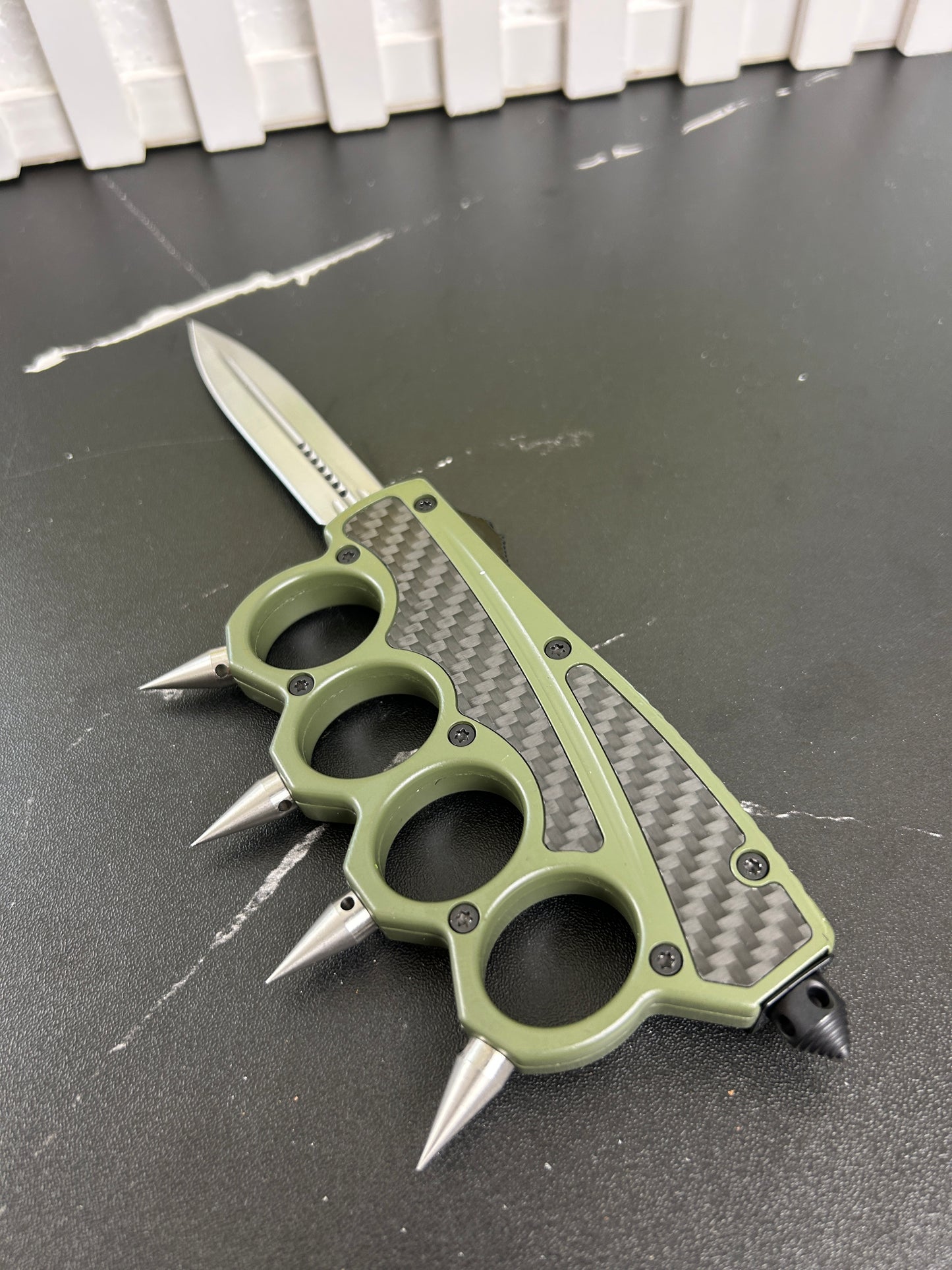 With Arrow Head Brass Knuckle OTF Knife