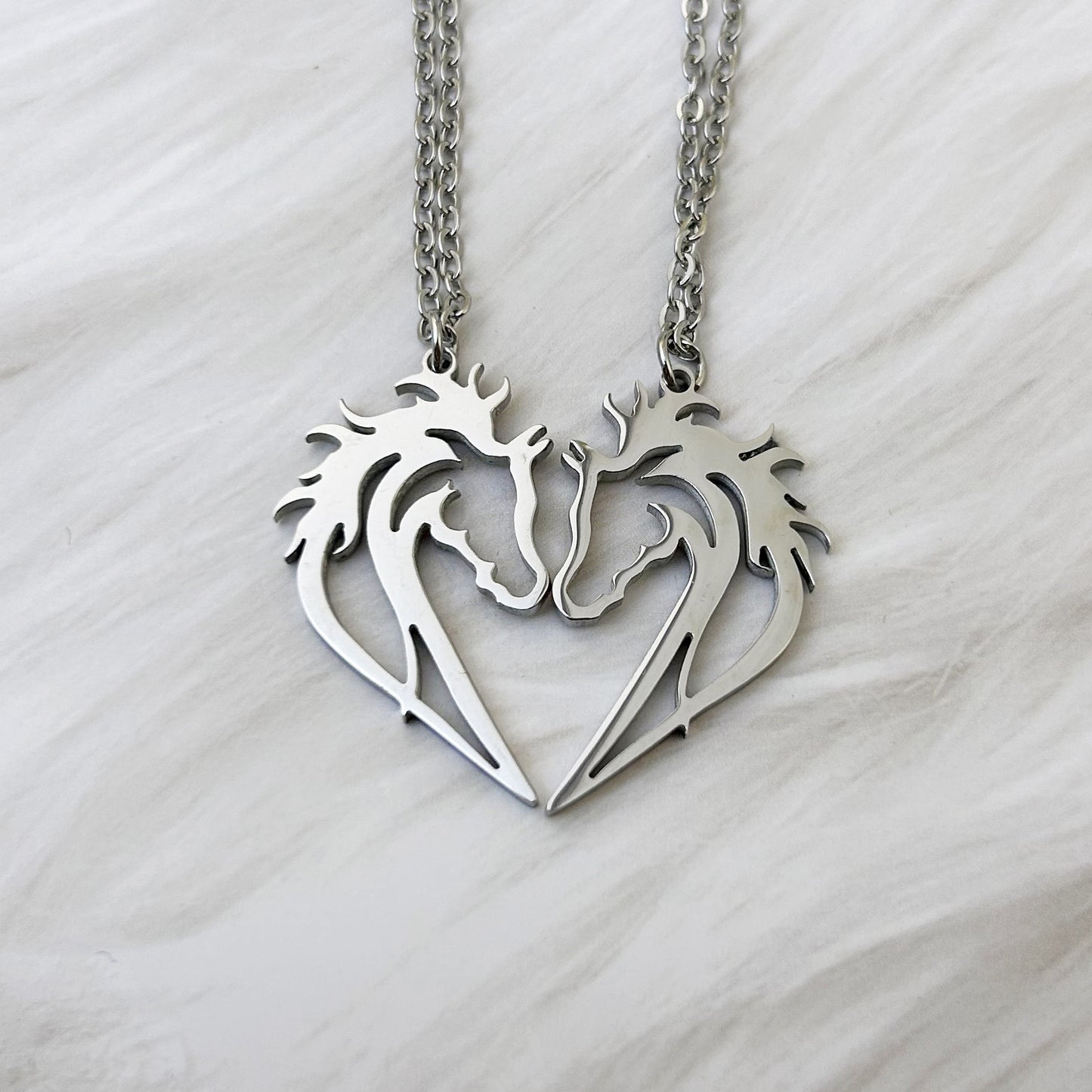 Matching Horse Head Necklace Couple Best Friend Matching Heart Nature Animal Necklace Cut out of Stainless Steel Do Not Turn Green Promise